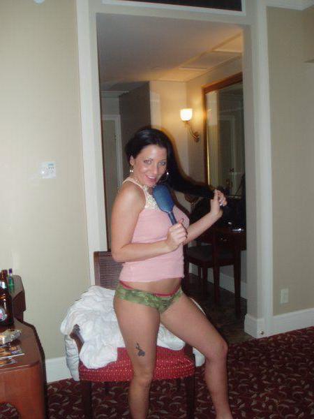 15P Pictures of teen Chloe Foxxx taking a hot bath