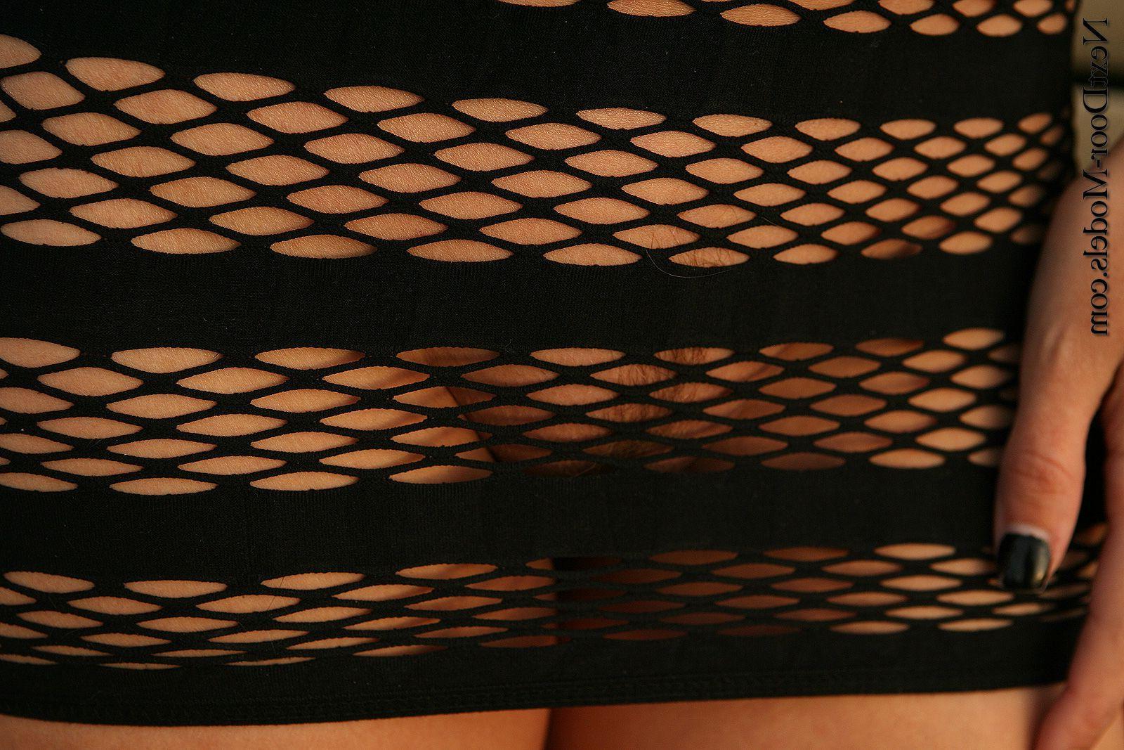 13P Pictures of Chrissy Marie exposing her boobs