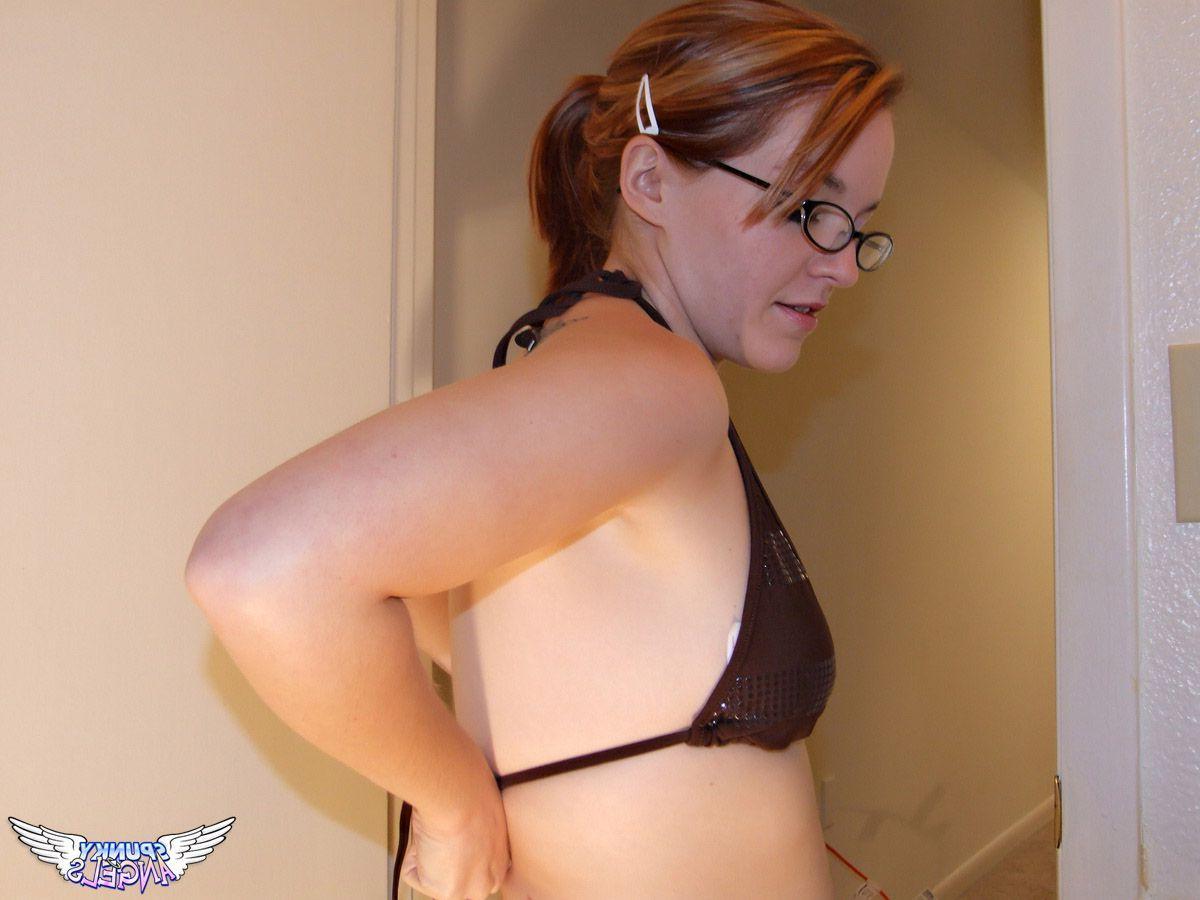 20P Pictures of teen girl Claire putting on her bikini