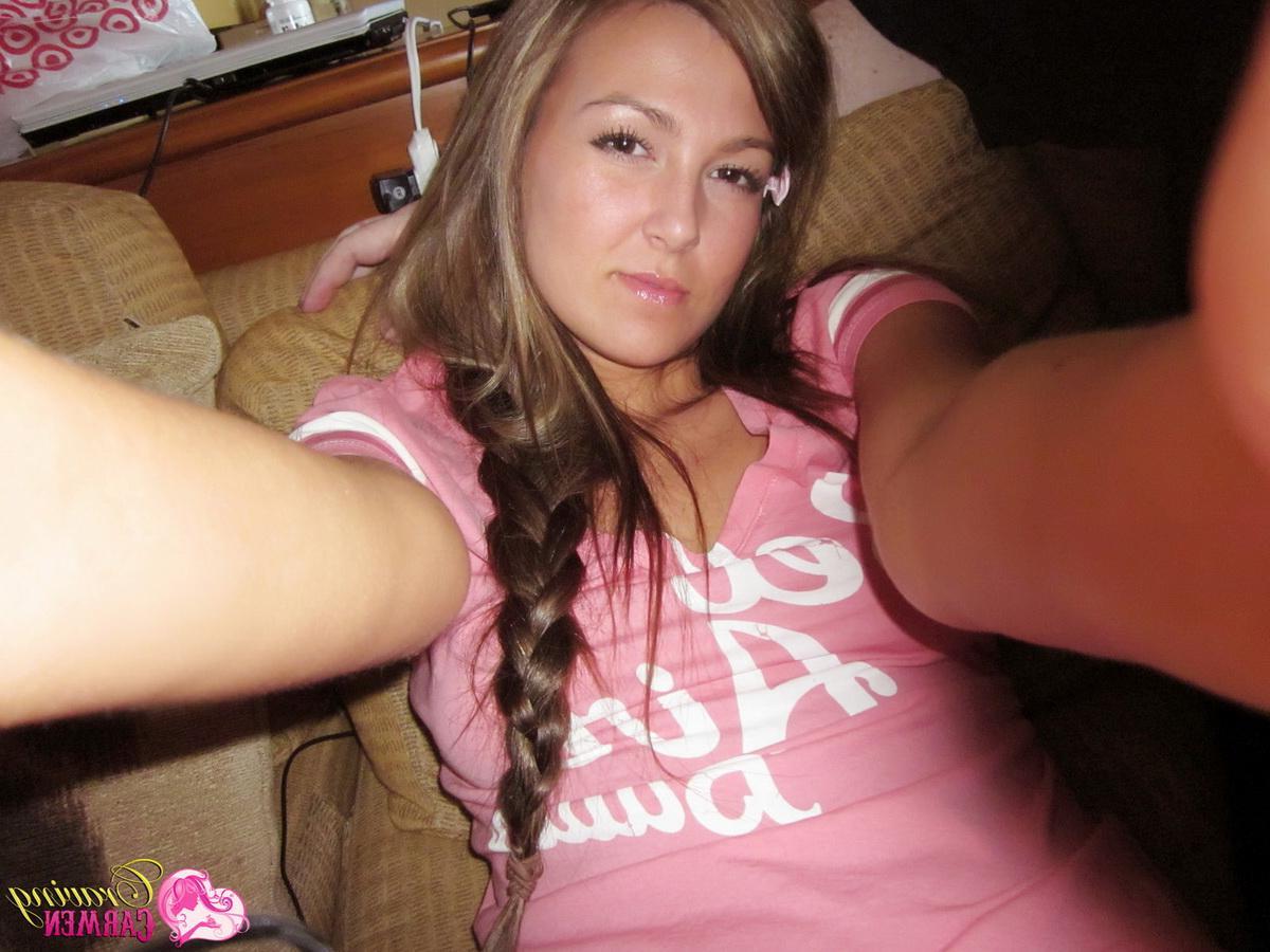 20P Pictures of Craving Carmen giving you lots of candid pics at home