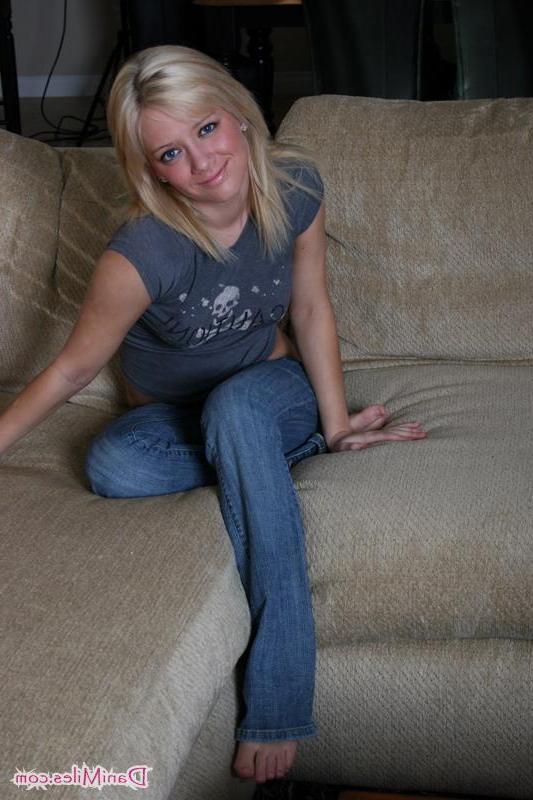 20P Pictures of teen amateur Dani Miles showing you her round titties