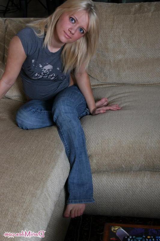 20P Pictures of teen amateur Dani Miles showing you her round titties