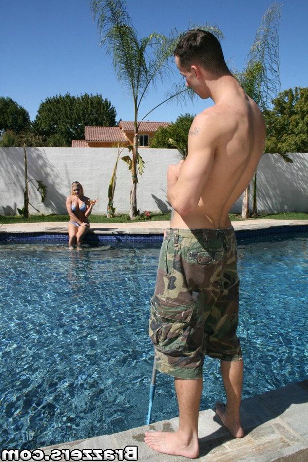16P Blond MILF in bikini Heidi Mayne is taken indoor for some juicy fucking
