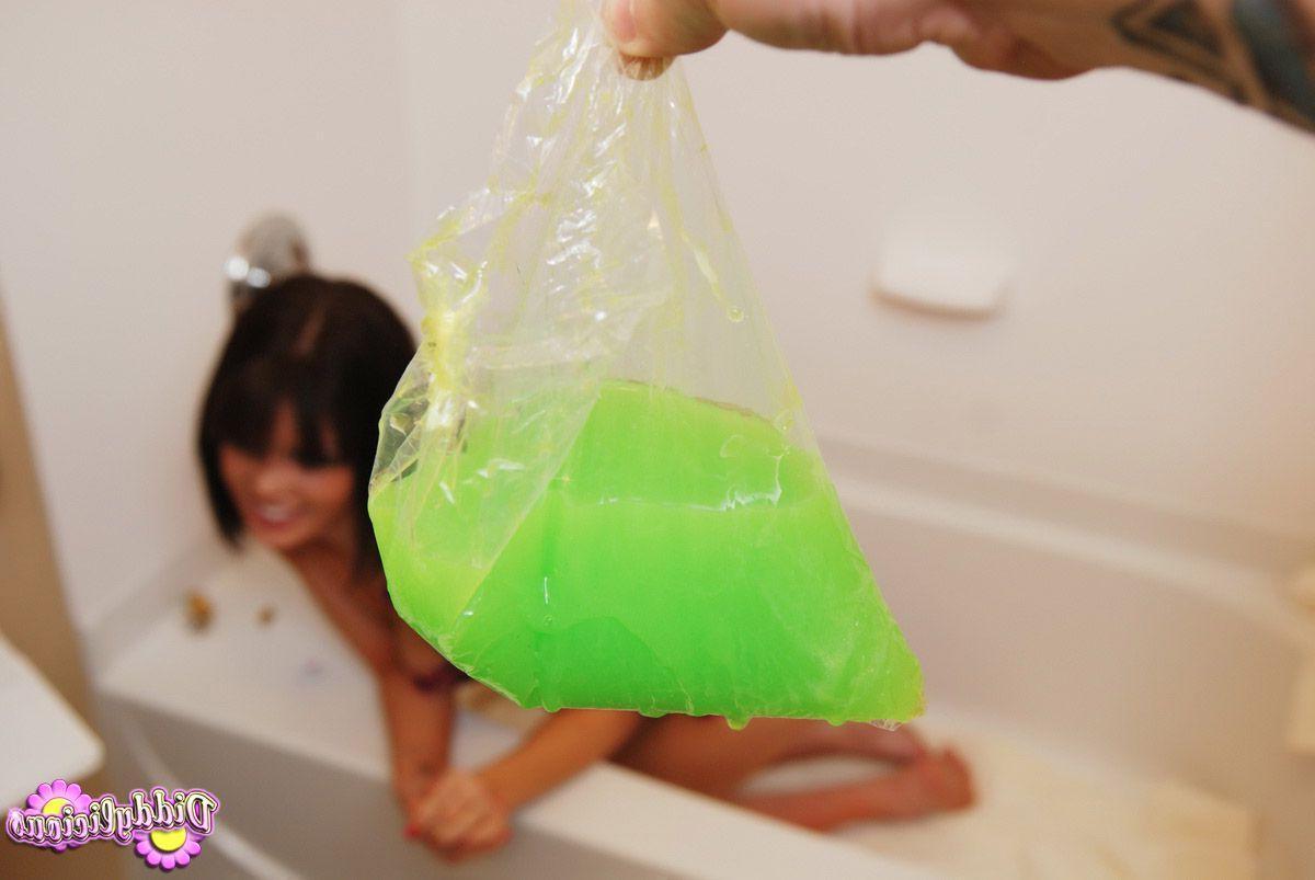 20P Pictures of teen Diddylicious getting dirty in the bath tub