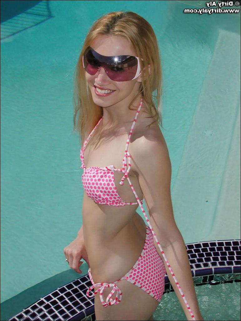 17P Pictures of Dirty Aly stripping out of her bikini