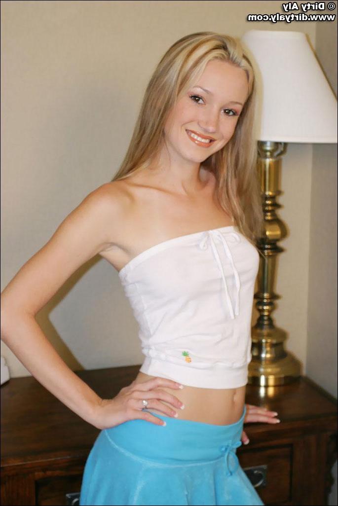 20P Dirty Aly gets naked in her living room