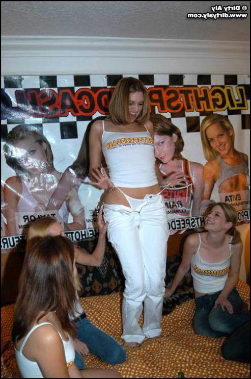 17P Hot lesbian girls at a party