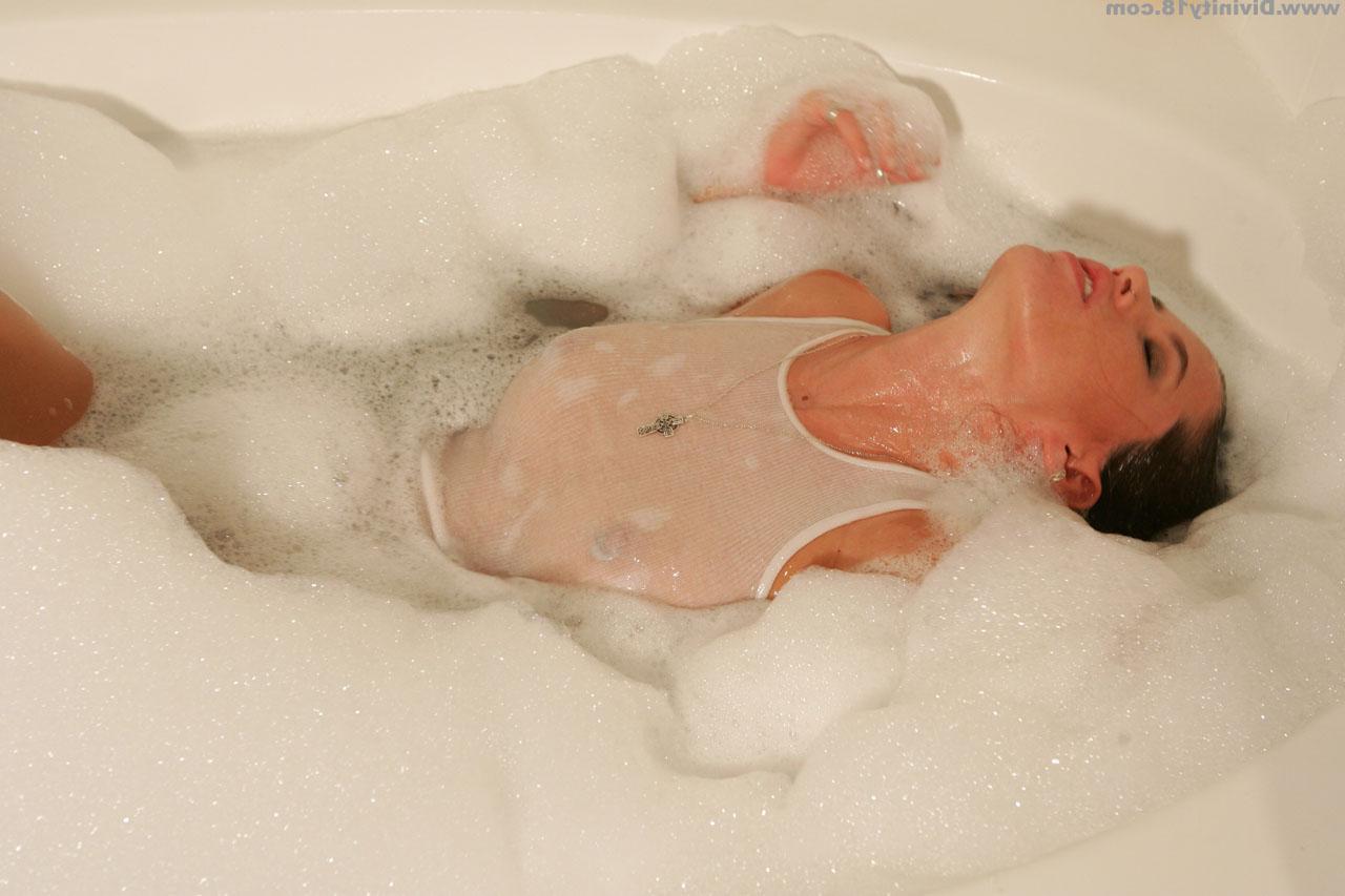 15P Jayden taking a steamy hot bath