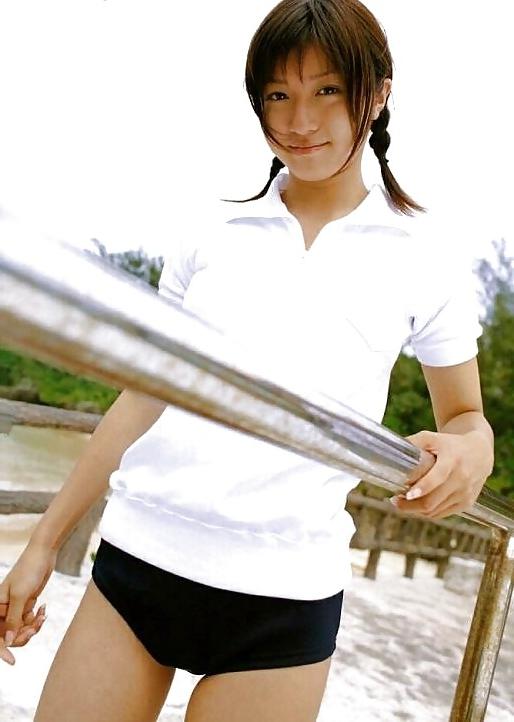 24P Japanese schoolgirls