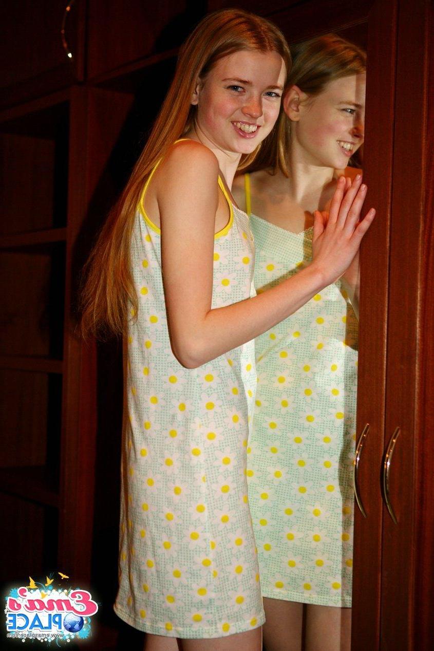 15P Pictures of teen Ema's Place showing you her pretty boobs