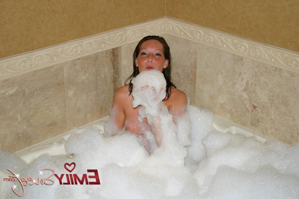 18P Pictures of Emily Sweet making herself all soaking wet