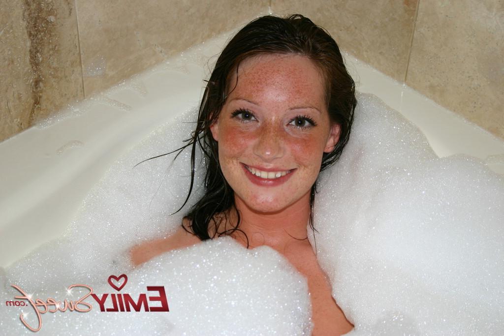 18P Pictures of Emily Sweet making herself all soaking wet