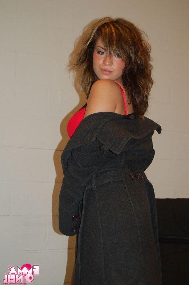 16P Pictures of teen girl Emma O'Neil showing off her big melons