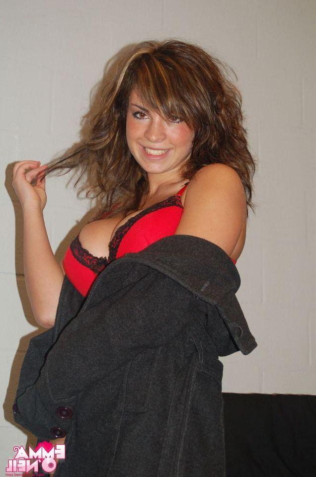 16P Pictures of teen girl Emma O'Neil showing off her big melons