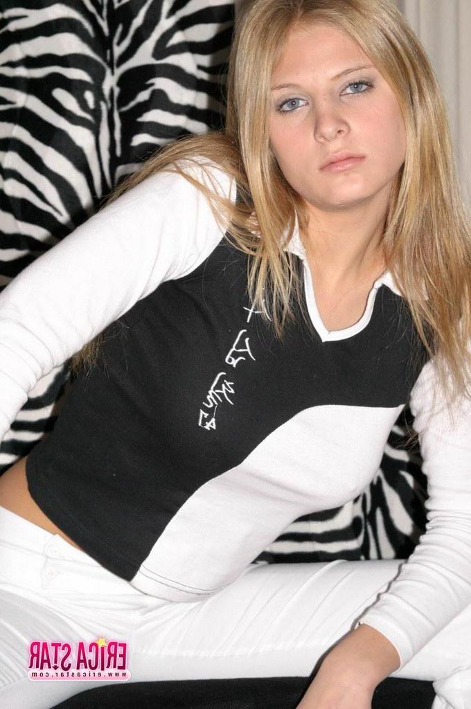 15P Pictures of teen model Erica Star teasing with her beautiful face