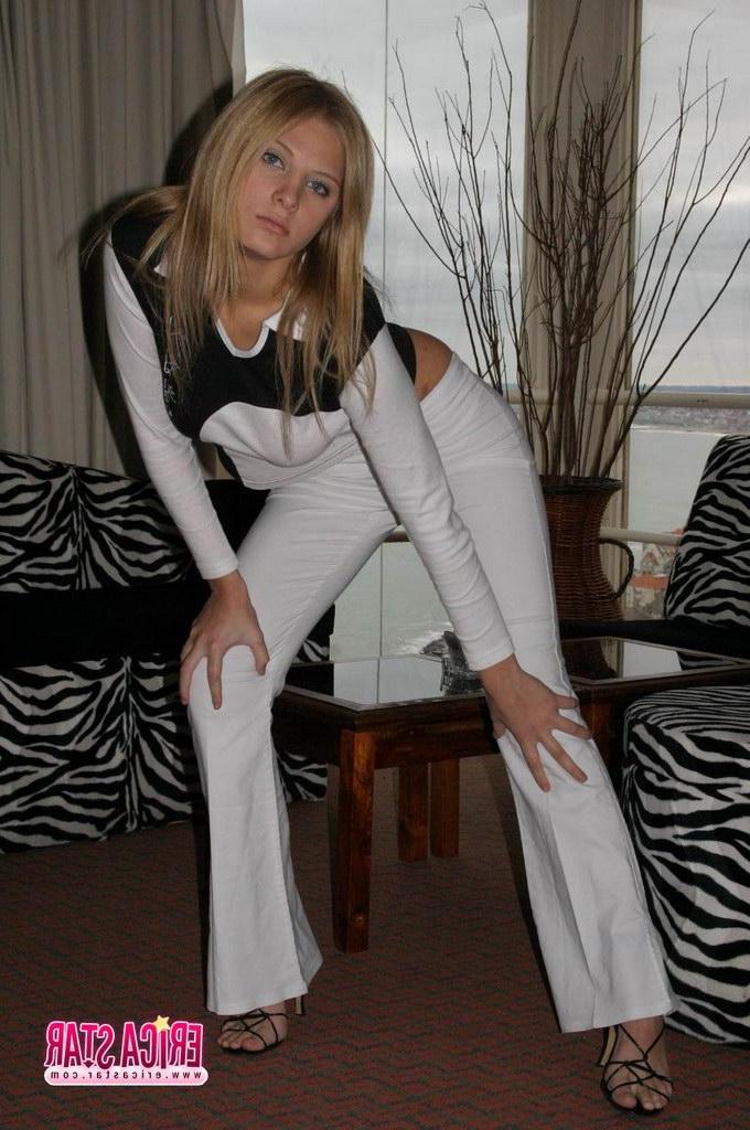 15P Pictures of teen model Erica Star teasing with her beautiful face