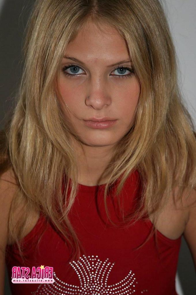 15P Pictures of teen Erica Star teasing with her beautiful face