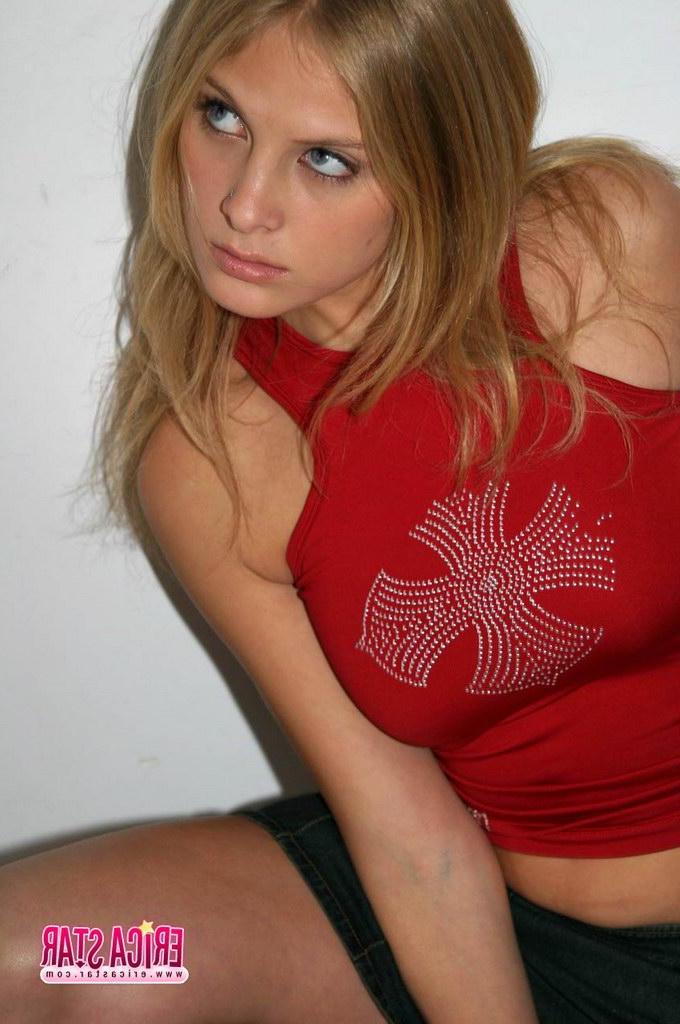 15P Pictures of teen Erica Star teasing with her beautiful face