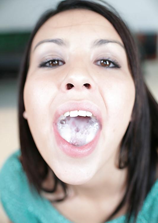 25P Amateur beauties who like cum facials