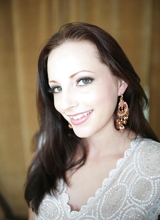 25P Amateur beauties who like cum facials