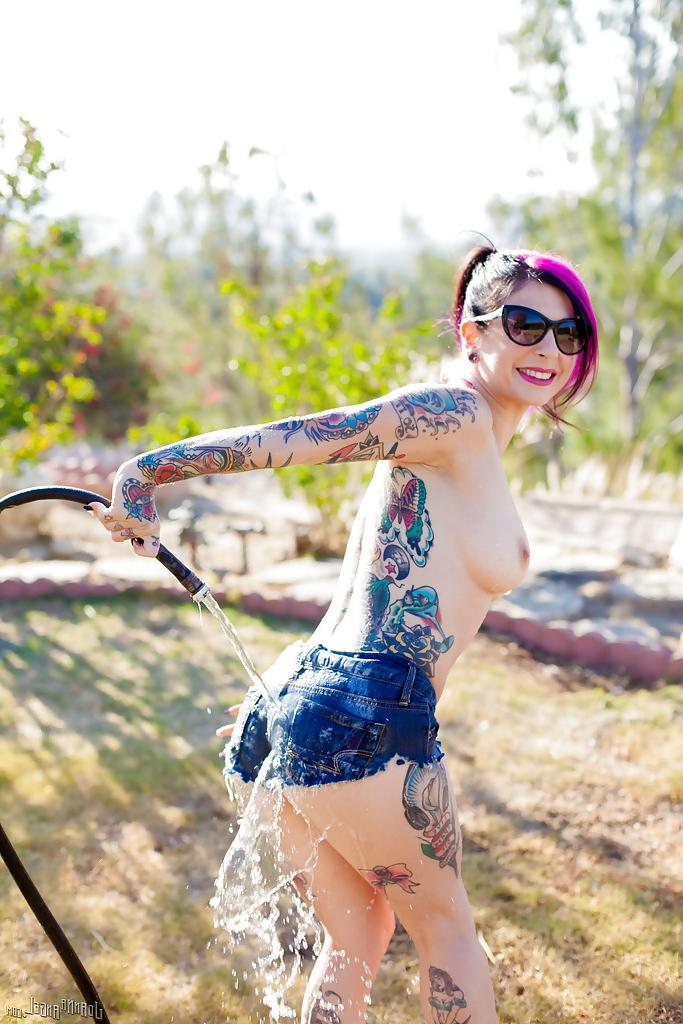 16P Tattooed amateur Joanna Angel wetting big MILF boobs in sunglasses
