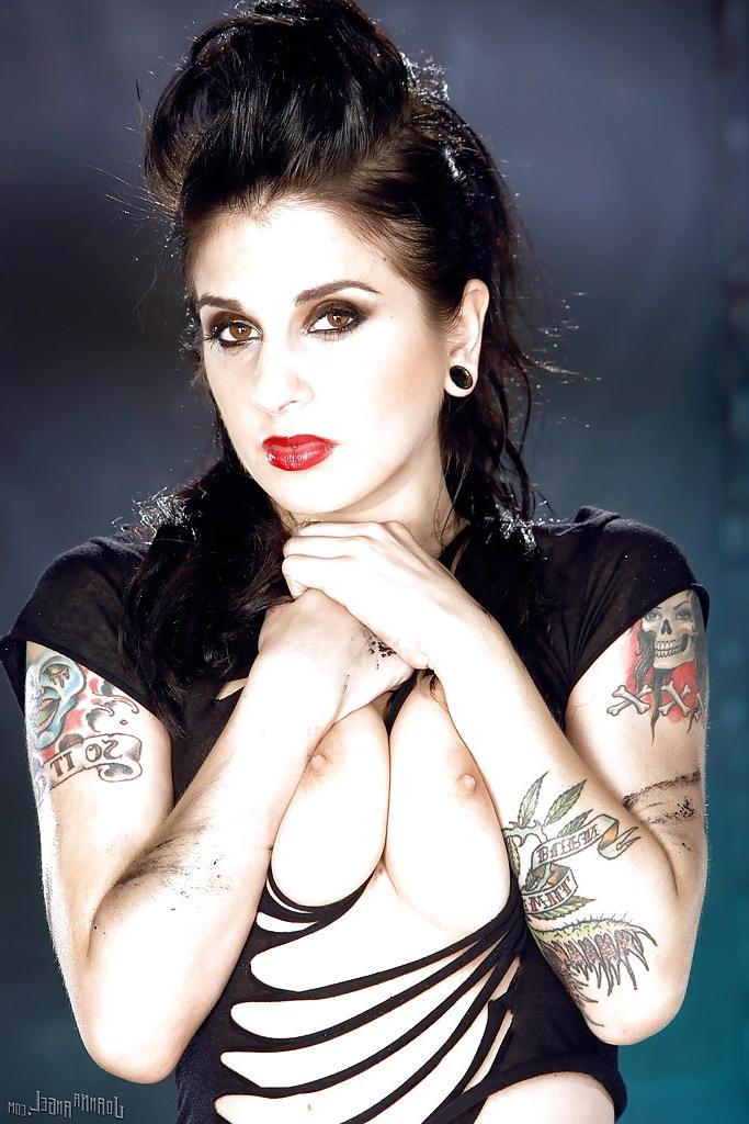 16P Amateur babe Joanna Angel teases her milf ass in tight shorts