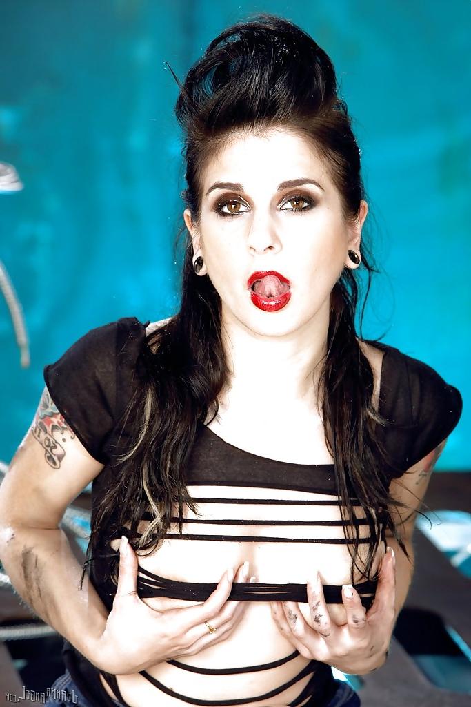 16P Amateur babe Joanna Angel teases her milf ass in tight shorts