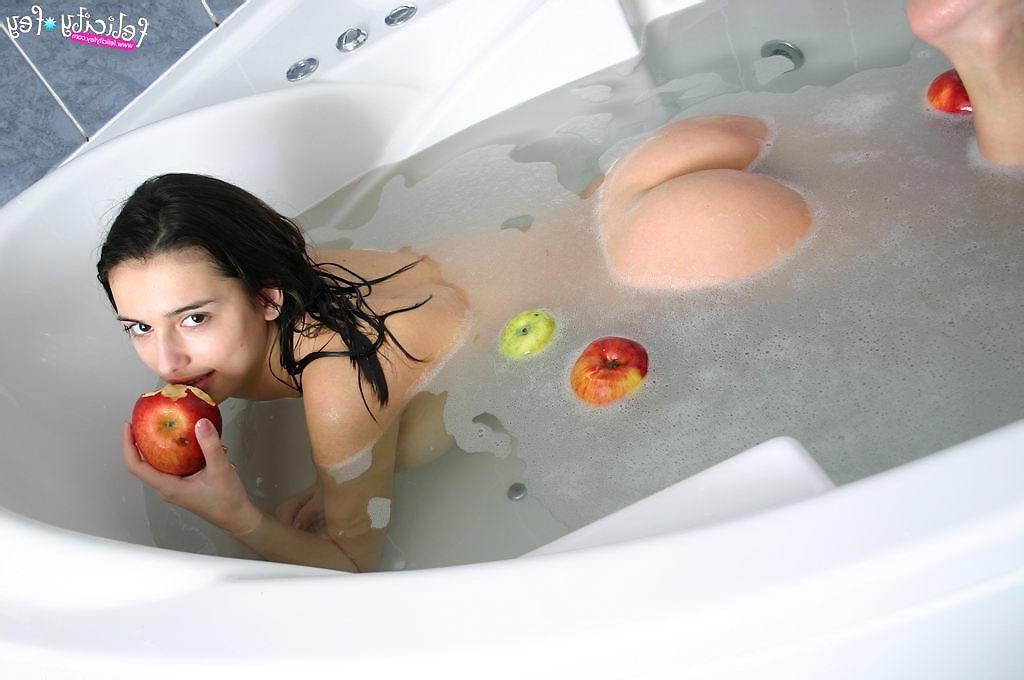 15P Felicity taking a hot bath
