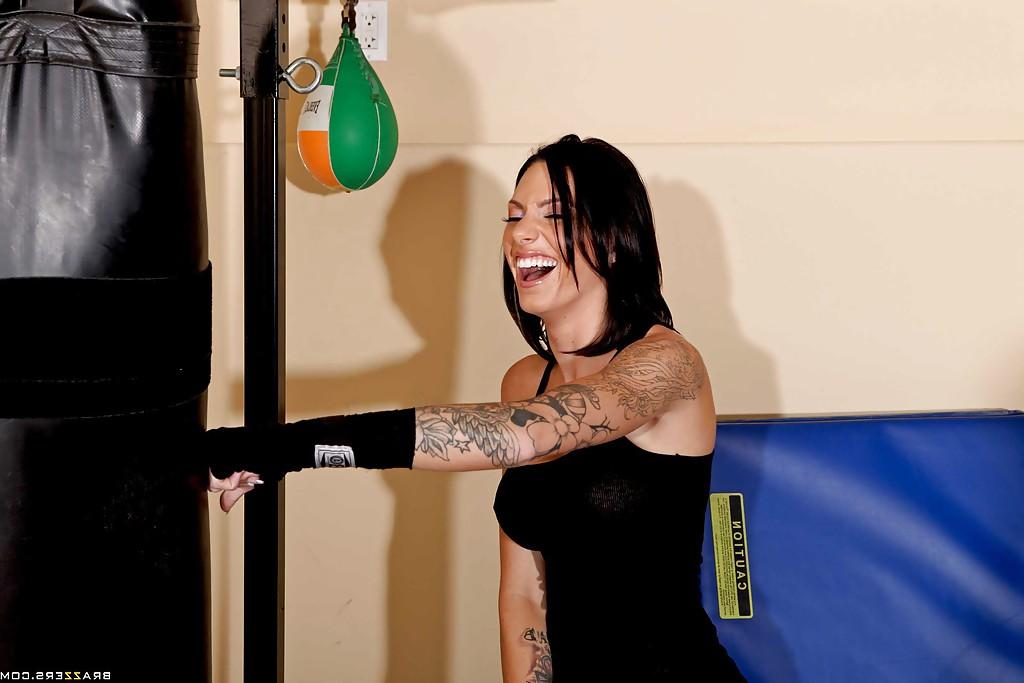 16P Pornstar Juelz Ventura with big tits prefers cumshots to gun shots