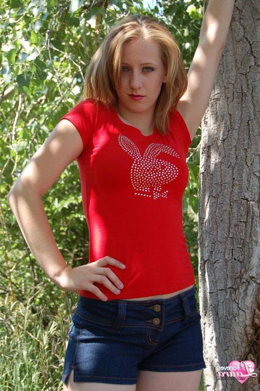 16P Pictures of teen Forever Laura showing off her tits outside