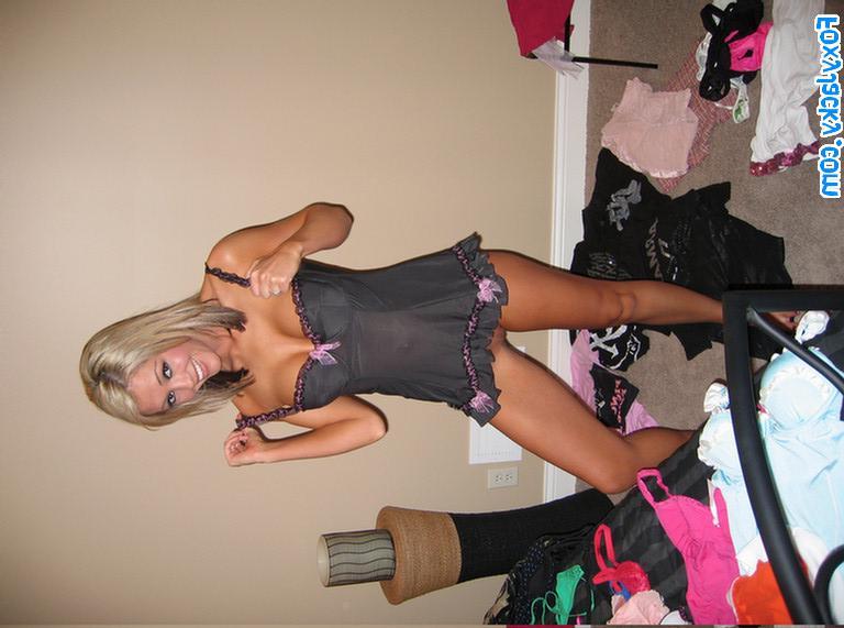 20P Pictures of teen babe Foxy Jacky changing her clothes