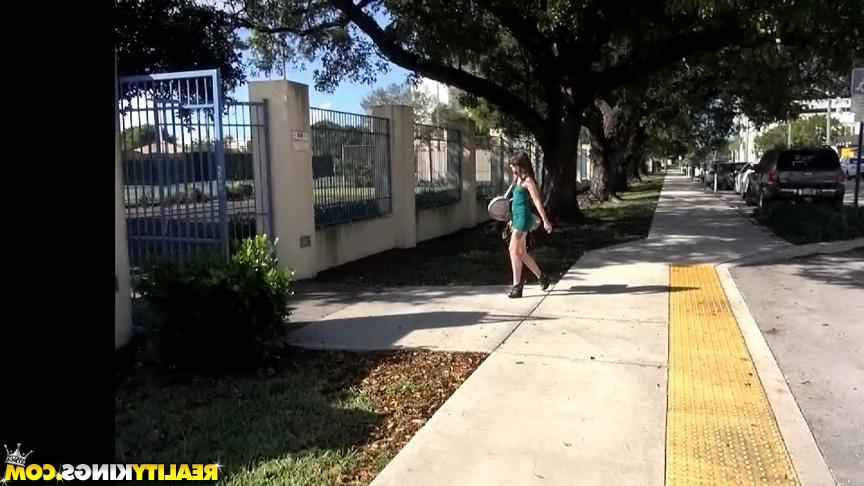 20P Brunette amateur Gia Paige fucks a stranger in a motel room
