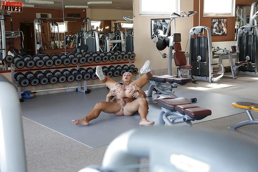 16P Busty blonde girl Kayla Green taking painful ass fucking at gym