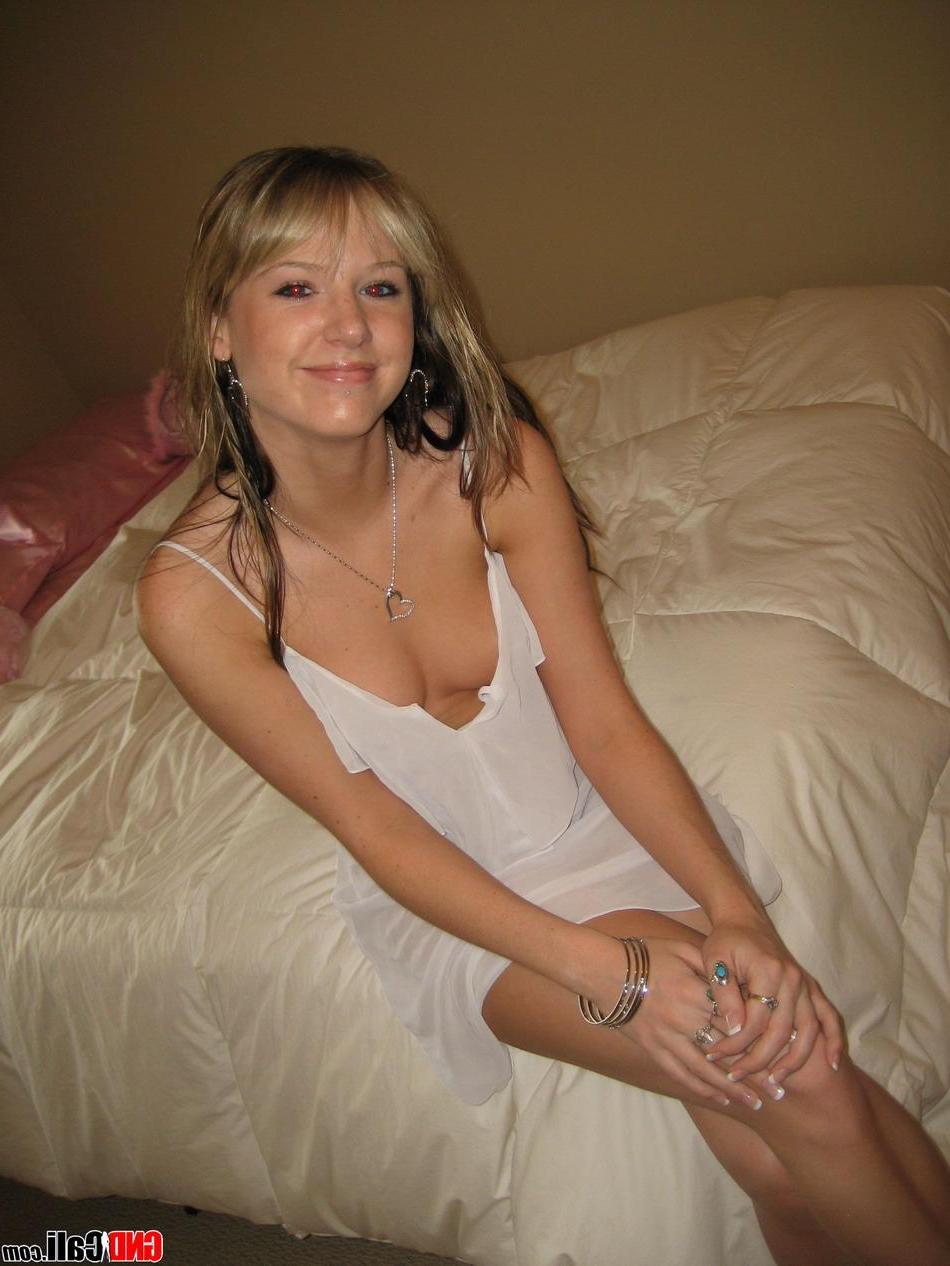 16P Pictures of teen angel GND Cali waiting for you in bed