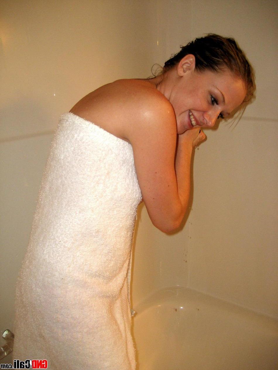 16P Pictures of teen girl GND Cali making herself all wet