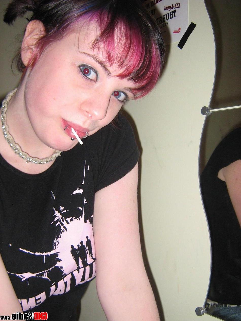 16P Pictures of teen porn girl GND Sadie teasing you at home