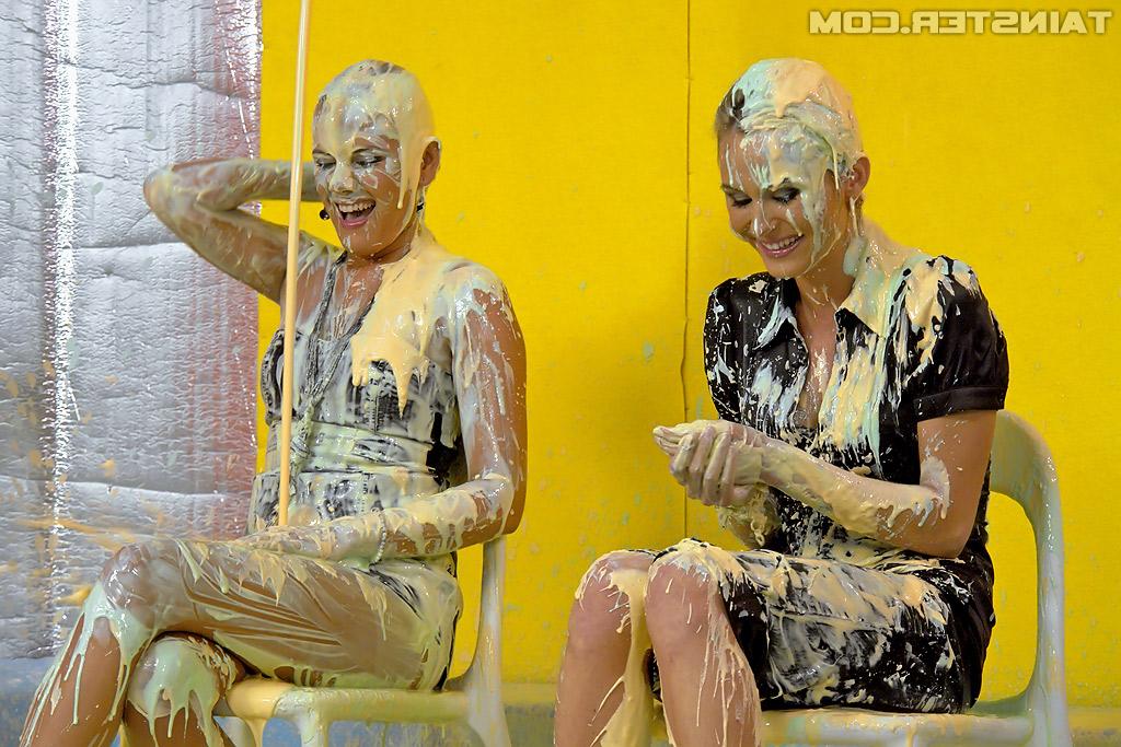 16P Fully clothed fetih gals on high heels are into messy action