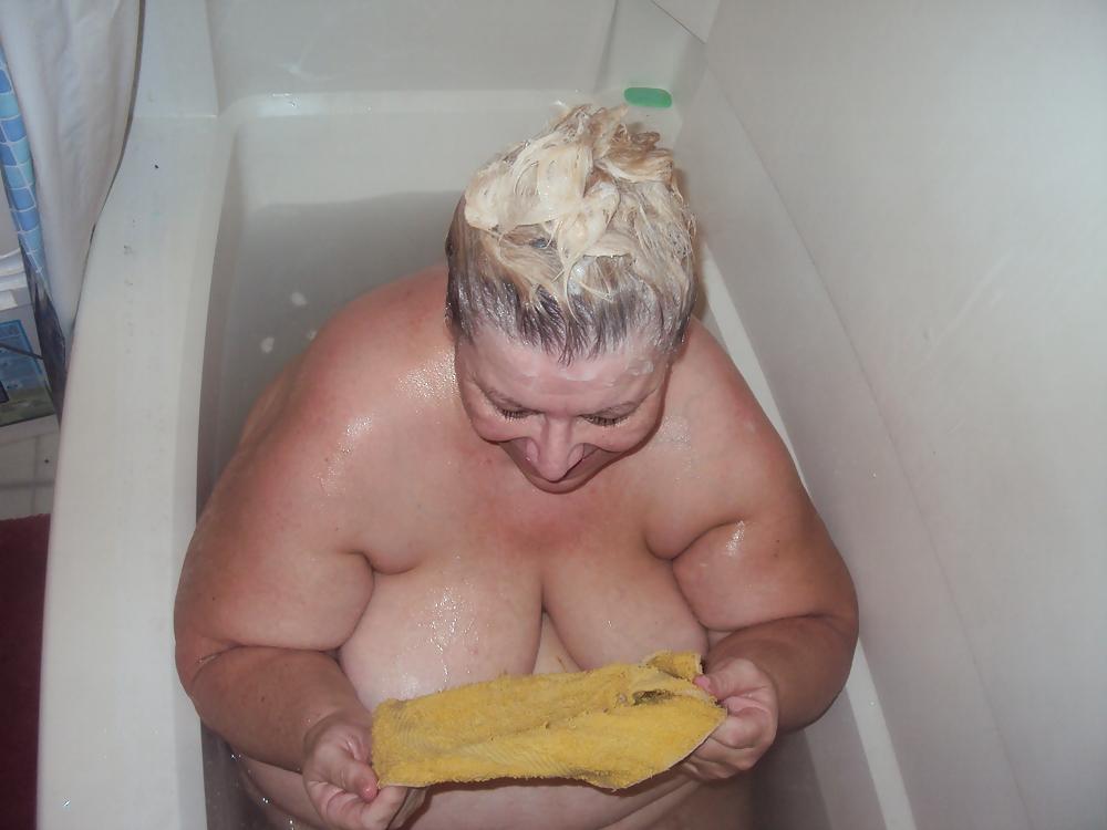 10P NEW IN THE BATH TUB PICS 