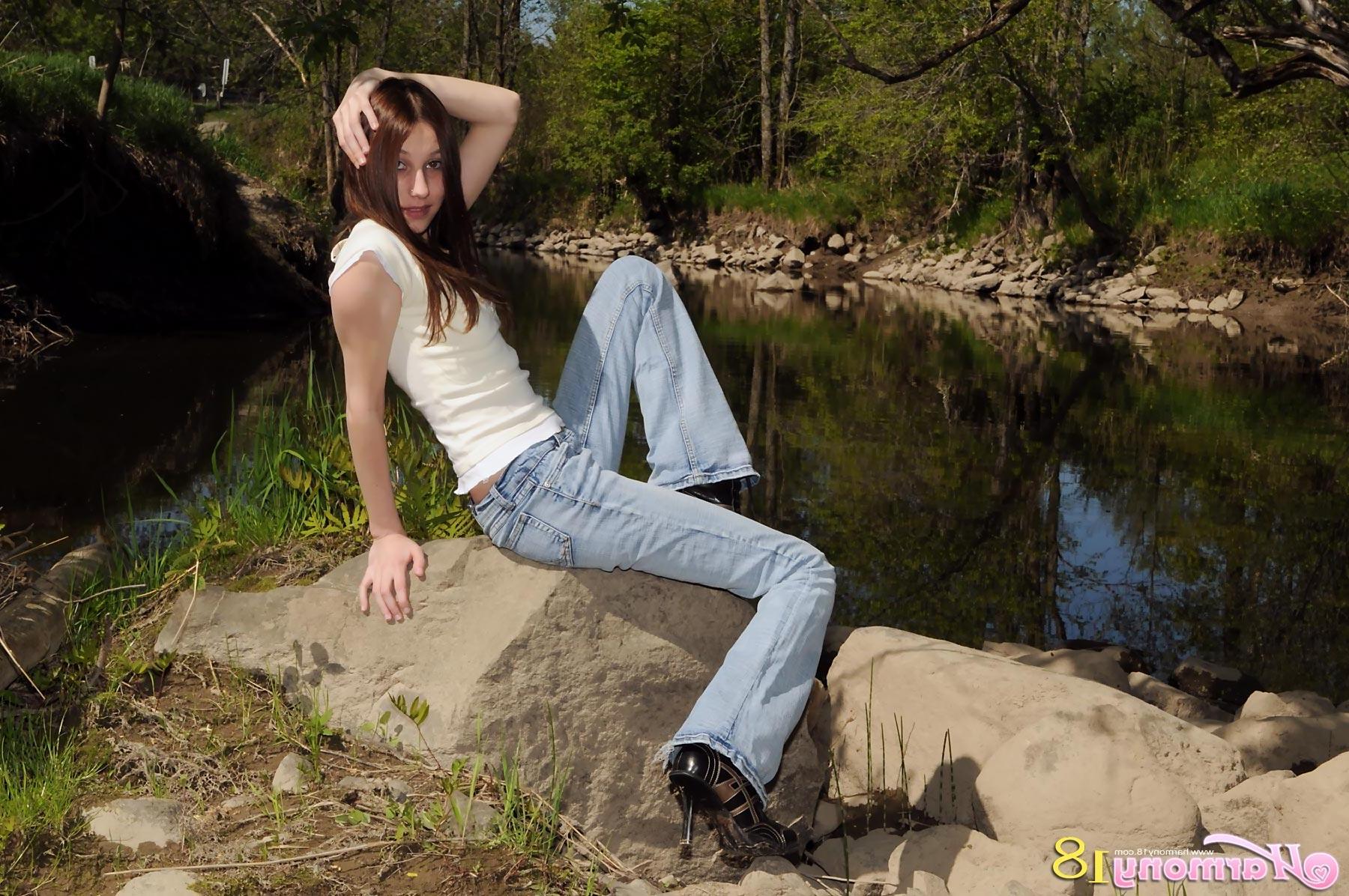 16P Pictures of teen girl Harmony 18 taking off her pants outside