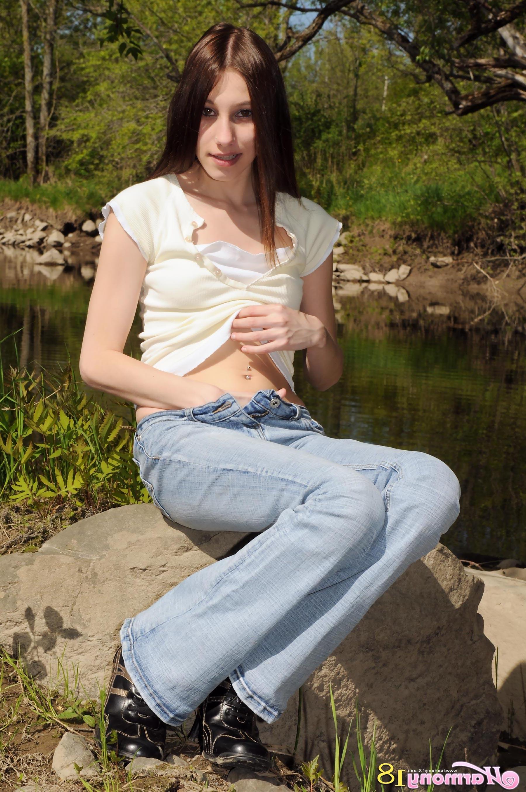 16P Pictures of teen girl Harmony 18 taking off her pants outside