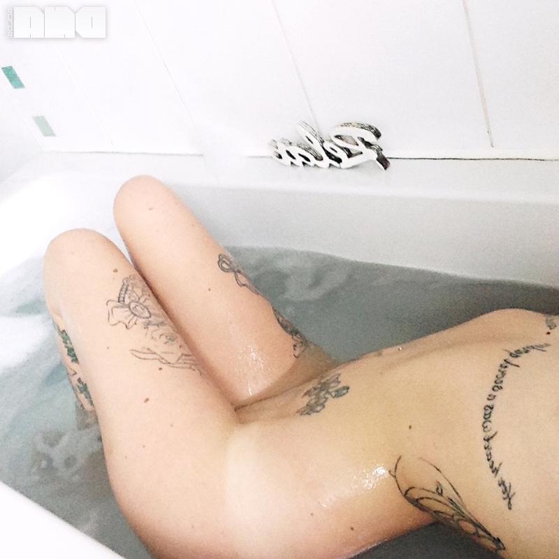 10P Brunette babe Harri Kate gets all wet in the bath