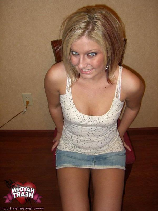 16P Pictures of Hayden Heart getting naked in her room