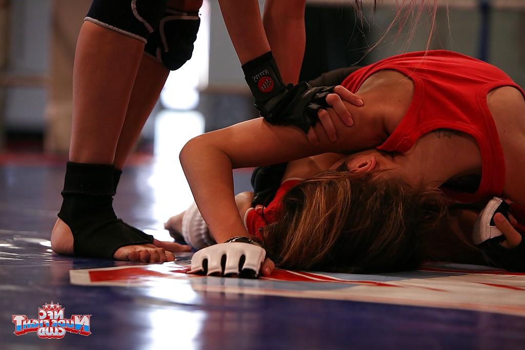 16P Sweet chicks make some lesbian action in a locker room after a fight