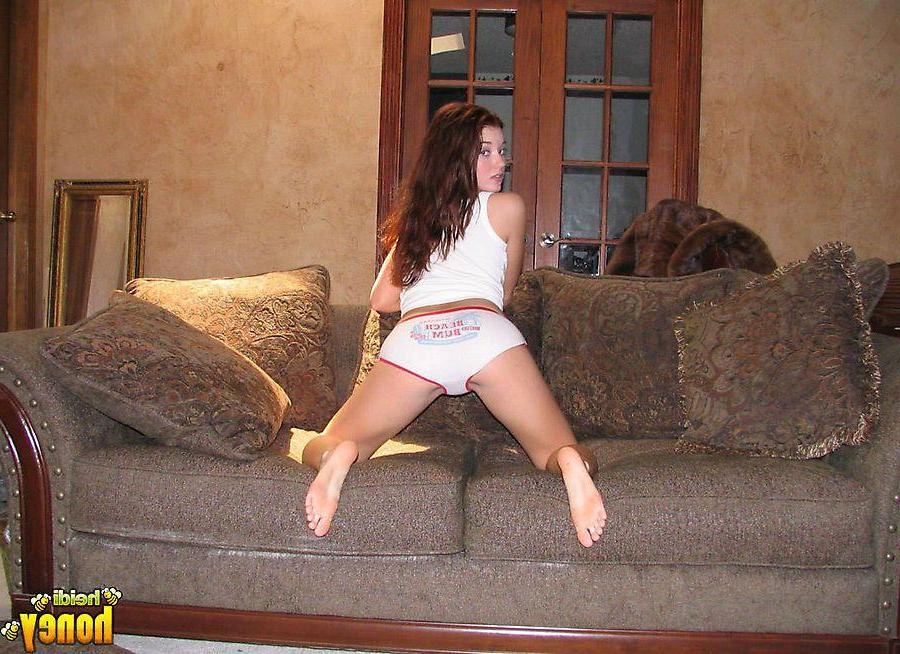 20P Pictures of teen girl Heidi showing her hot legs