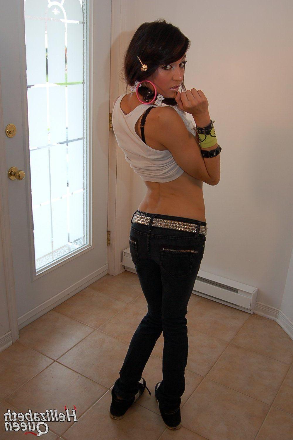 12P Pictures of suicide girl Hellizabeth Queen showing her tits