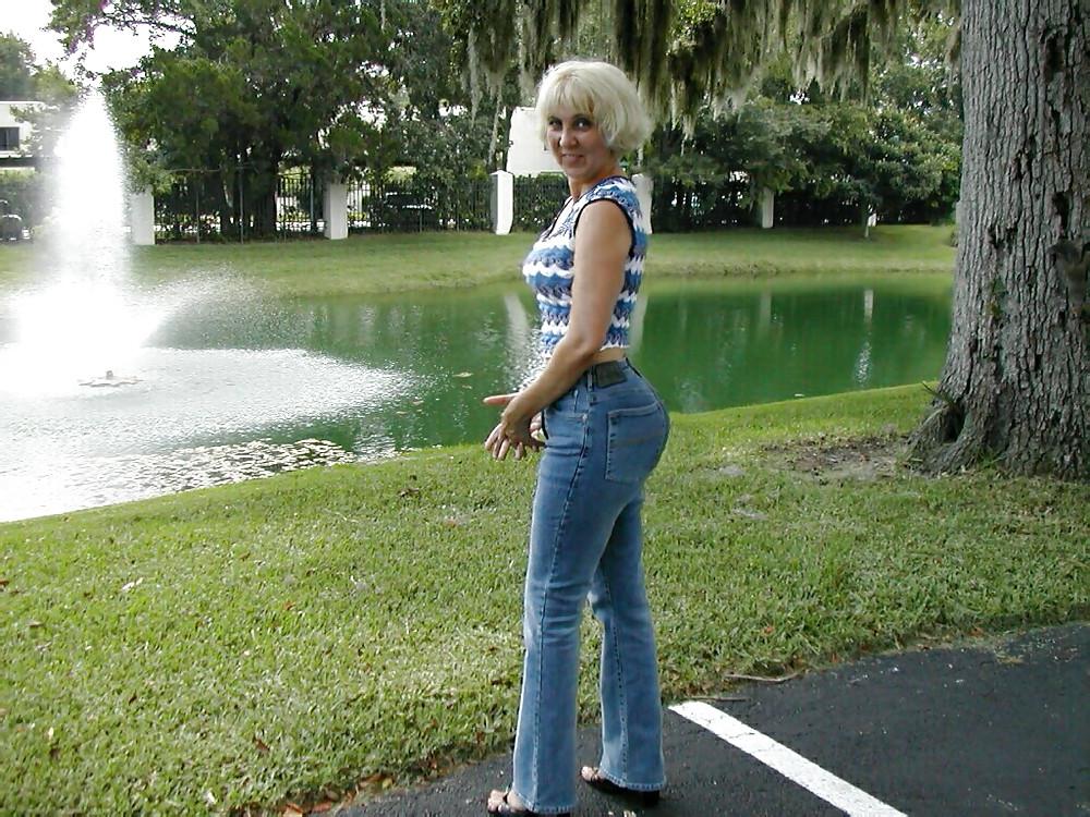 7P Exhibitionistic slut with a big cunt 2