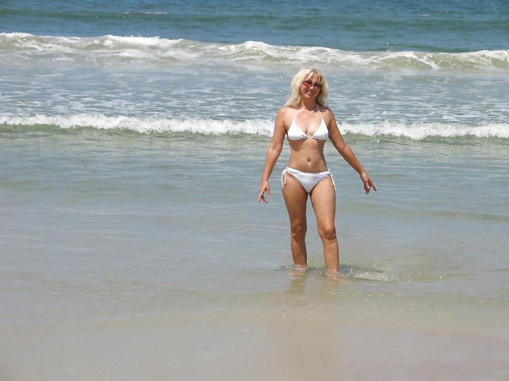 7P Exhibitionistic slut with a big cunt 2