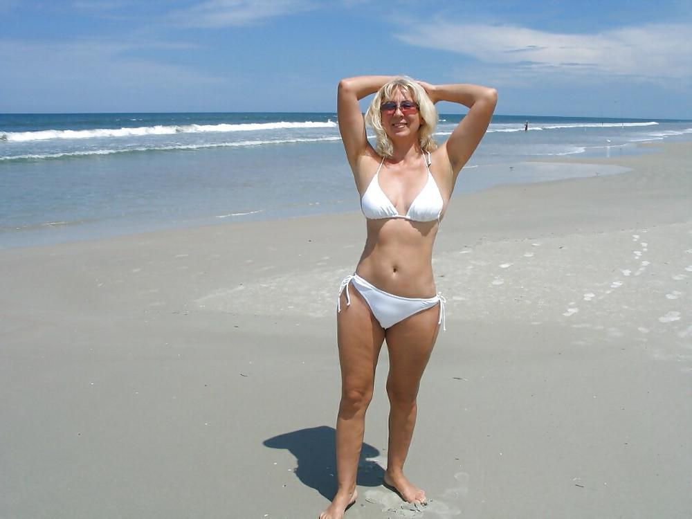 7P Exhibitionistic slut with a big cunt 2