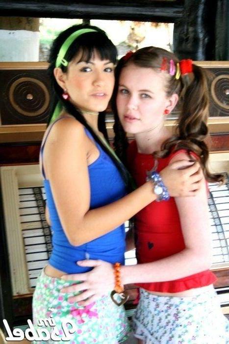 20P Pictures of Im Isabel making out with her girlfriend