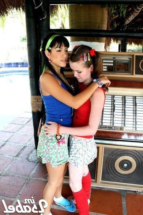20P Pictures of Im Isabel making out with her girlfriend